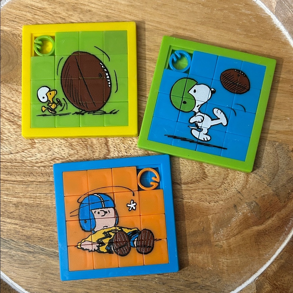 Peanuts Football puzzles NEW x3 Woodstock, Charlie Brown, snoopy